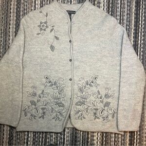 I.B DIFFUSION  100% WOOL WOMEN`S CARDIGAN SWEATER GREY FLOWER EMBROIDERED XL